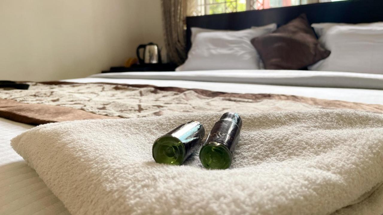 The Aster Homestay - Bedrooms & Apartments 콜카타 외부 사진